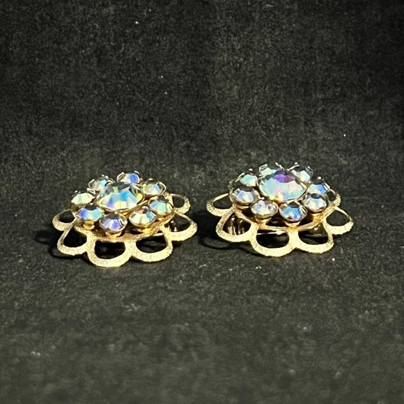 Vintage Pair Of Gold Tone Aurora Borealis Rhinestone Flower Brooches (3409) - Picture 5 of 9